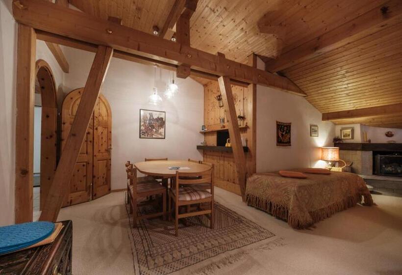 Casa Dschember, Wohnung 11, 1 6 Personen