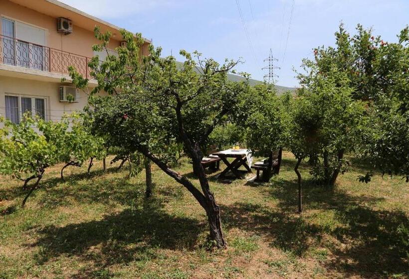 Garden House Apartment