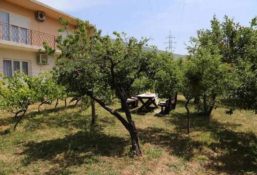 Garden House Apartment