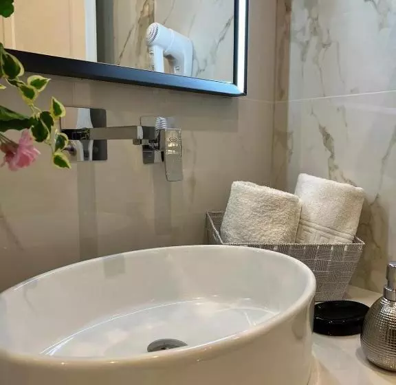 Gianluis Luxury Suites