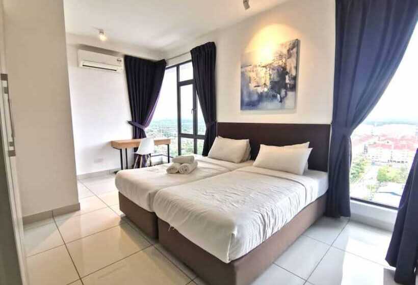 בית מלון כפרי Oyo 90400 One Tebrau Homestay