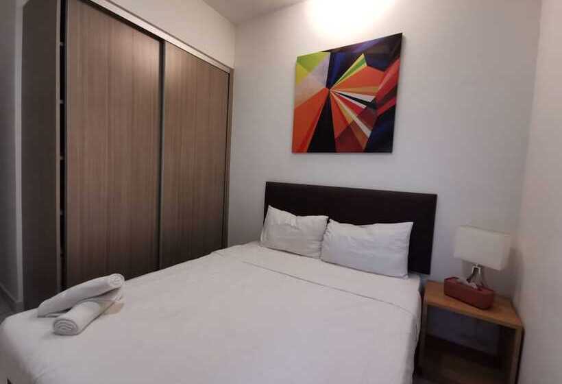 בית מלון כפרי Oyo 90400 One Tebrau Homestay