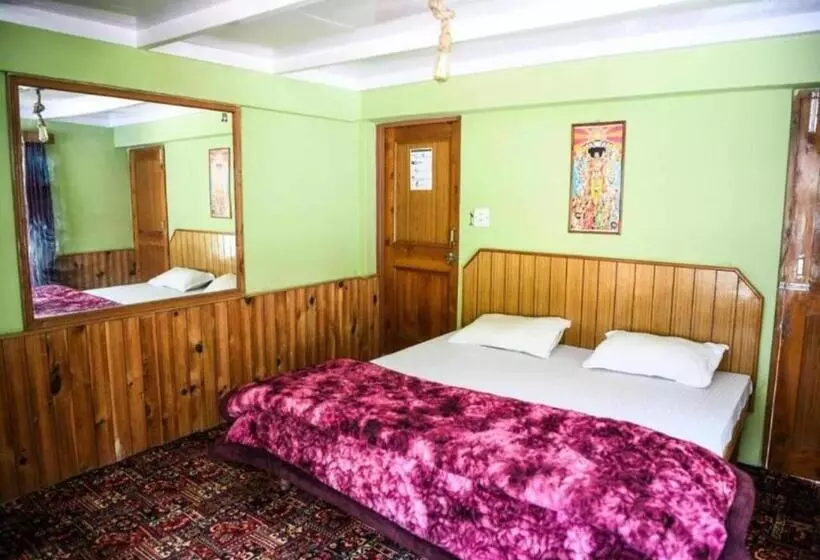 ユースホステル Yolo Backpackers   Manali