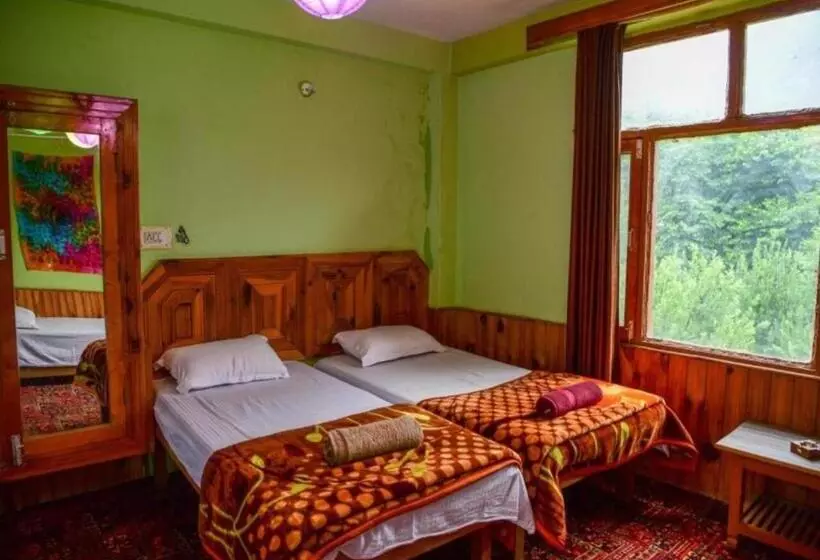 ユースホステル Yolo Backpackers   Manali