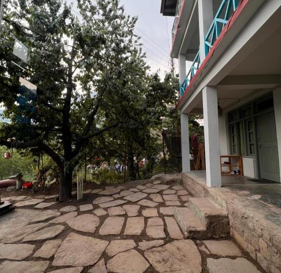 ユースホステル Yolo Backpackers   Manali