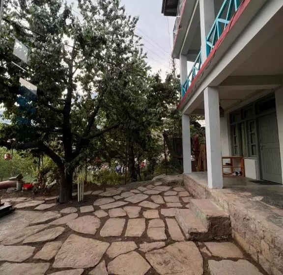 ユースホステル Yolo Backpackers   Manali