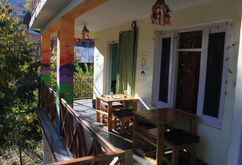 ユースホステル Yolo Backpackers   Manali