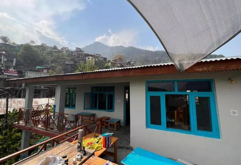 ユースホステル Yolo Backpackers   Manali