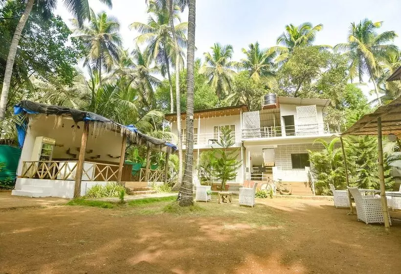 Fabhotel La Volga   Nr Morjim Beach