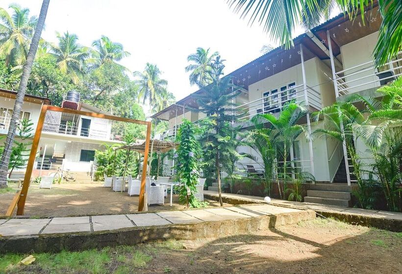 Fabhotel La Volga   Nr Morjim Beach