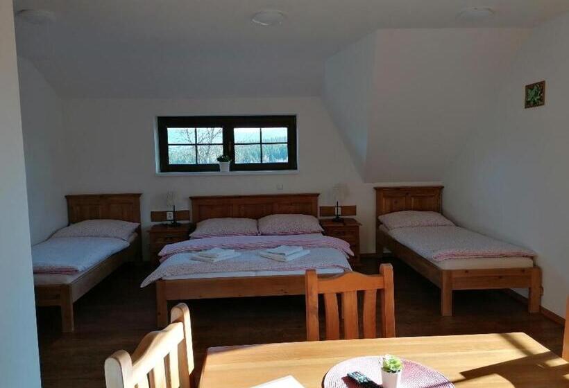 בית מלון כפרי Penzion U Vlčí Stezky