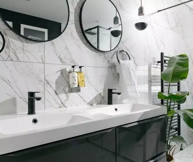 The Luxe Experience   Perfect Christmas Stay   Premium Central Plymouth House   Sleeps 8   Habita Pr