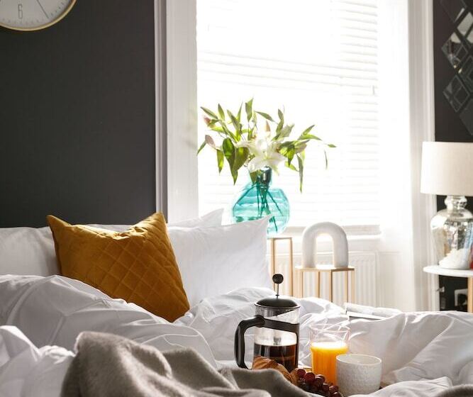 The Luxe Experience   Perfect Christmas Stay   Premium Central Plymouth House   Sleeps 8   Habita Pr