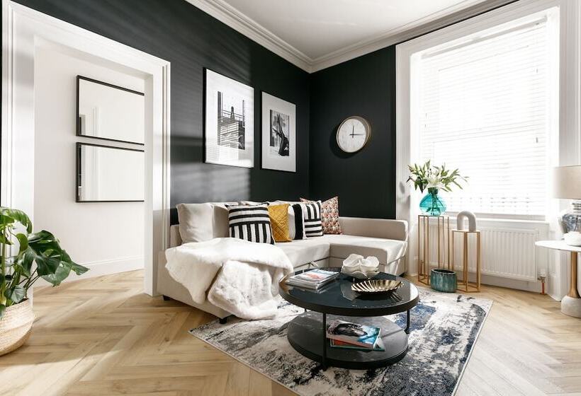 The Luxe Experience   Perfect Christmas Stay   Premium Central Plymouth House   Sleeps 8   Habita Pr