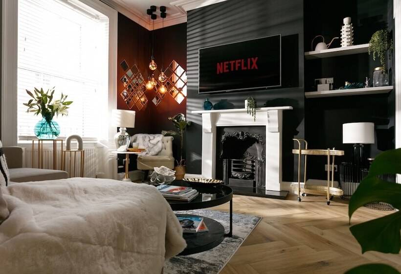 The Luxe Experience   Perfect Christmas Stay   Premium Central Plymouth House   Sleeps 8   Habita Pr