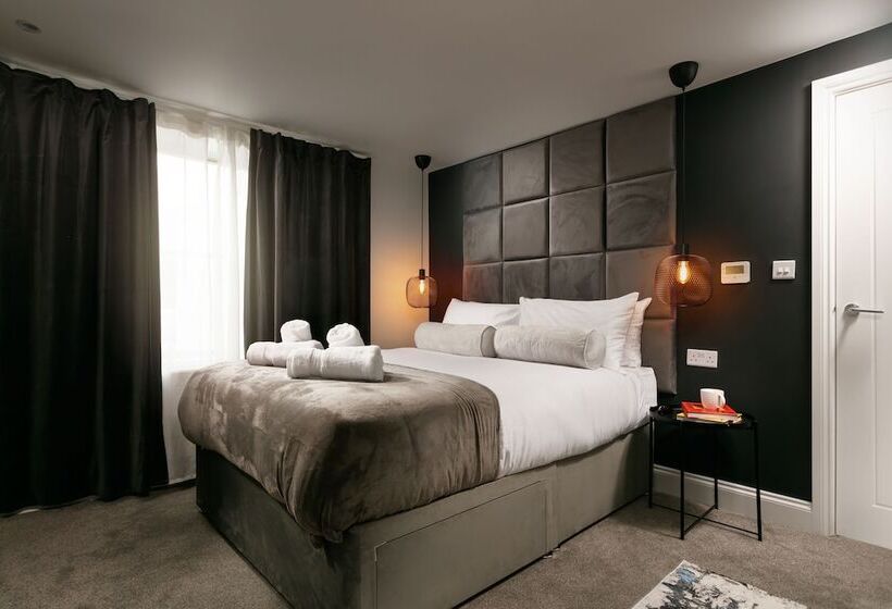 The Luxe Experience   Perfect Christmas Stay   Premium Central Plymouth House   Sleeps 8   Habita Pr