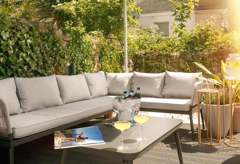 The Luxe Experience   Perfect Christmas Stay   Premium Central Plymouth House   Sleeps 8   Habita Pr