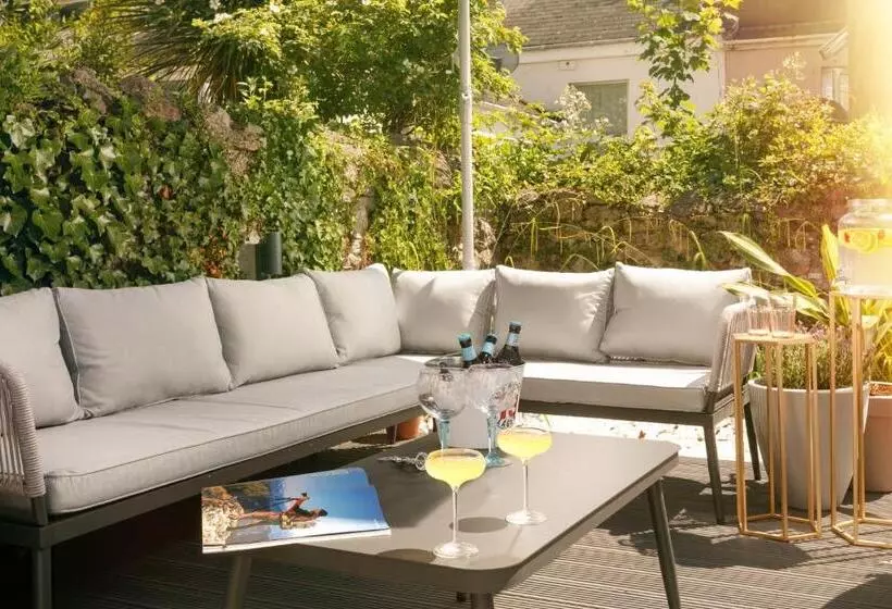 The Luxe Experience   Perfect Christmas Stay   Premium Central Plymouth House   Sleeps 8   Habita Pr