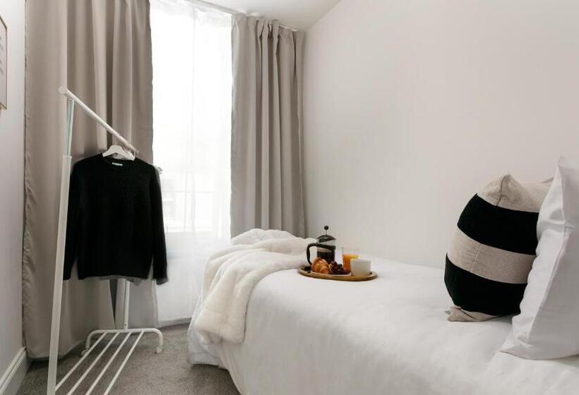 The Luxe Experience   Perfect Christmas Stay   Premium Central Plymouth House   Sleeps 8   Habita Pr