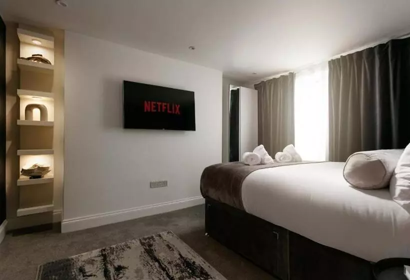 The Luxe Experience   Perfect Christmas Stay   Premium Central Plymouth House   Sleeps 8   Habita Pr