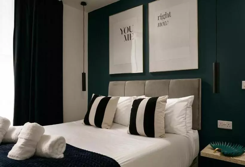 The Luxe Experience   Perfect Christmas Stay   Premium Central Plymouth House   Sleeps 8   Habita Pr