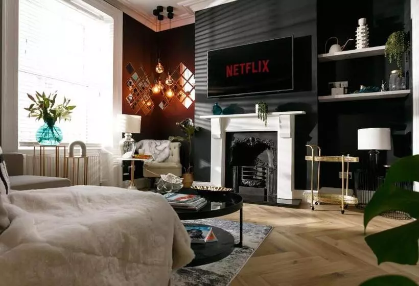 The Luxe Experience   Perfect Christmas Stay   Premium Central Plymouth House   Sleeps 8   Habita Pr