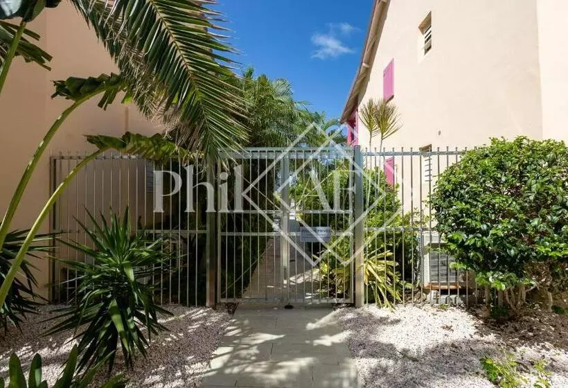 5 Bed Rooms Front Beach Apartment At Orient Beach