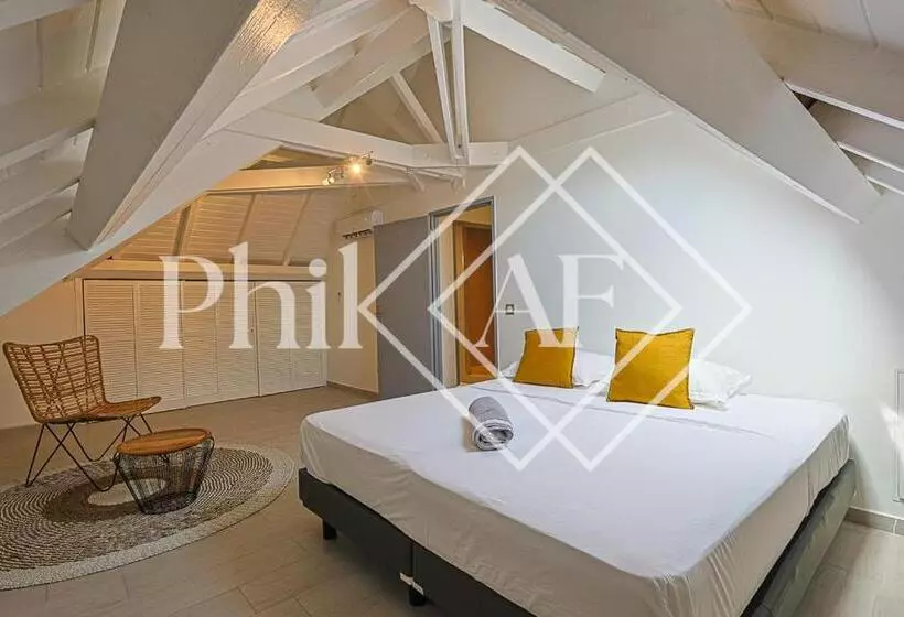 5 Bed Rooms Front Beach Apartment At Orient Beach