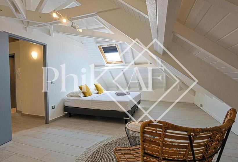 5 Bed Rooms Front Beach Apartment At Orient Beach