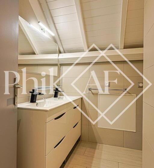 5 Bed Rooms Front Beach Apartment At Orient Beach