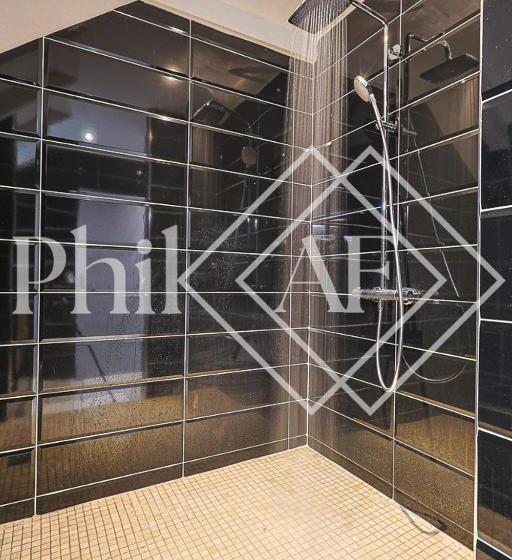 5 Bed Rooms Front Beach Apartment At Orient Beach