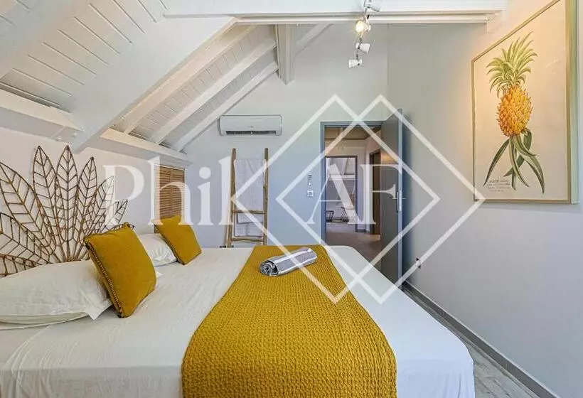 5 Bed Rooms Front Beach Apartment At Orient Beach