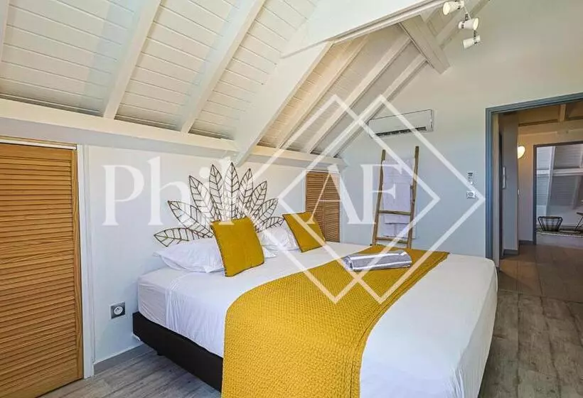 5 Bed Rooms Front Beach Apartment At Orient Beach