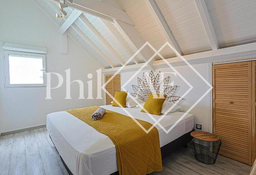 5 Bed Rooms Front Beach Apartment At Orient Beach