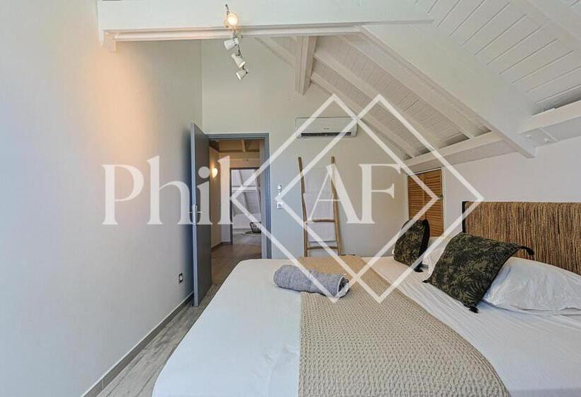 5 Bed Rooms Front Beach Apartment At Orient Beach