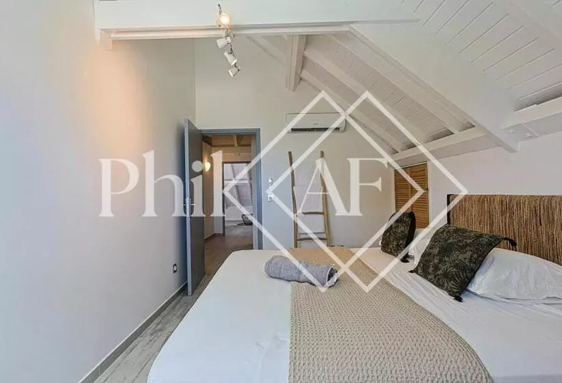 5 Bed Rooms Front Beach Apartment At Orient Beach