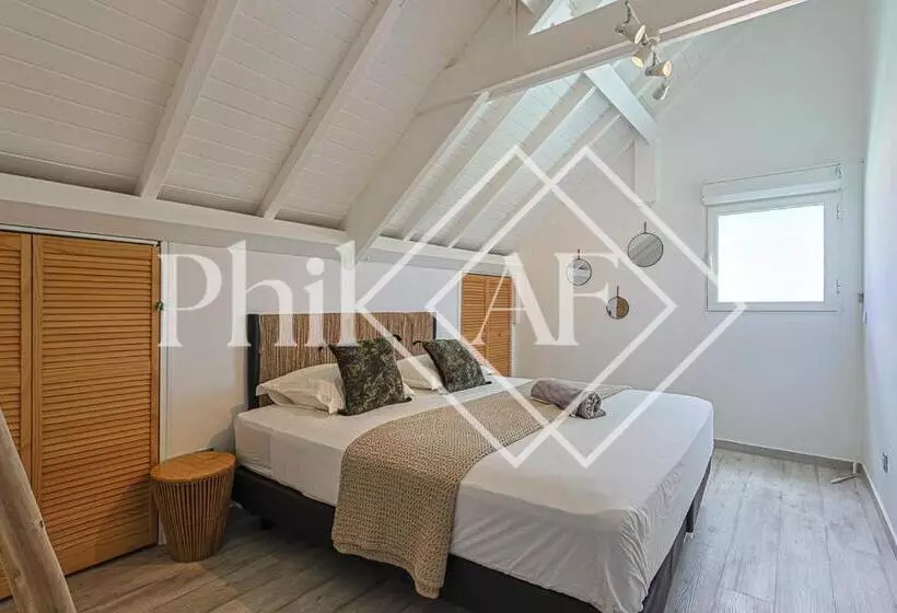 5 Bed Rooms Front Beach Apartment At Orient Beach