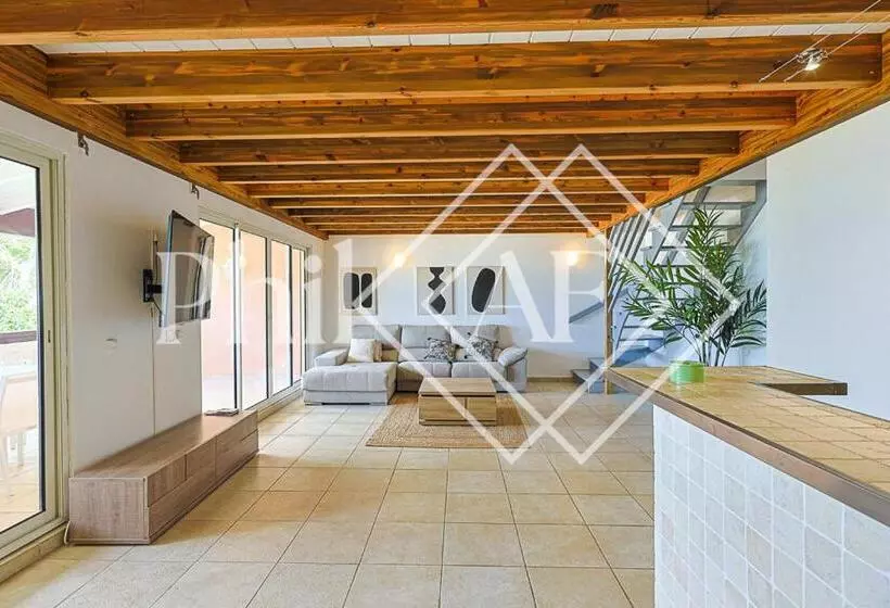 5 Bed Rooms Front Beach Apartment At Orient Beach