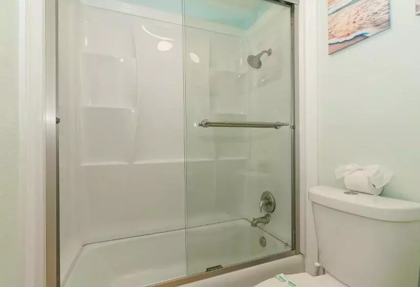 Heated Pool, Huge Tv, Waterfront Tiki Bar & Grill, Close To Beaches