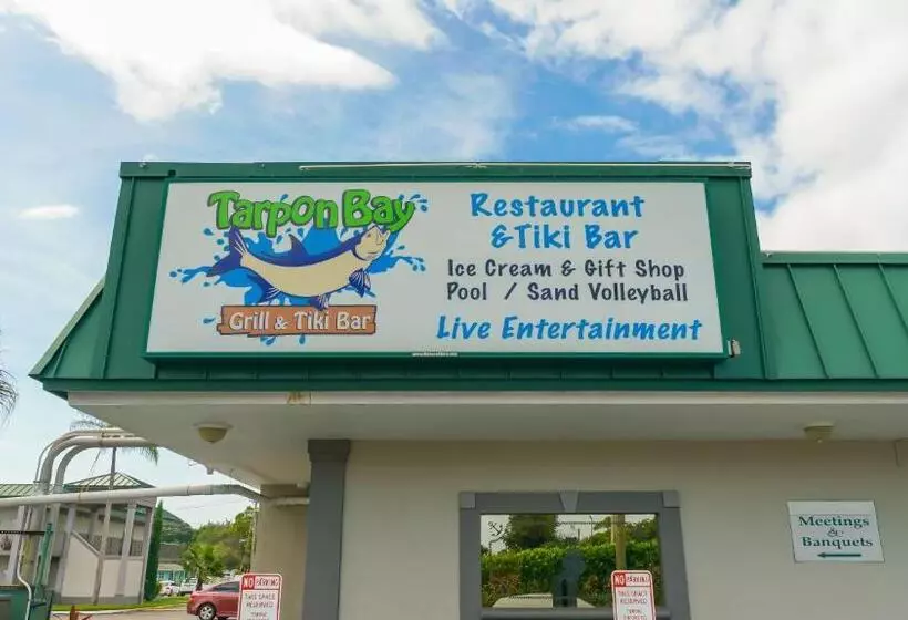 Heated Pool, Huge Tv, Waterfront Tiki Bar & Grill, Close To Beaches