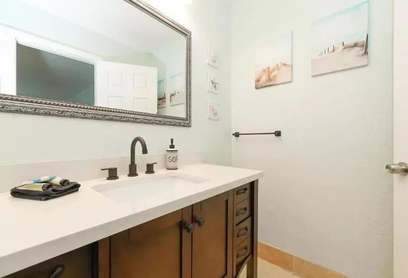 Heated Pool, Huge Tv, Waterfront Tiki Bar & Grill, Close To Beaches