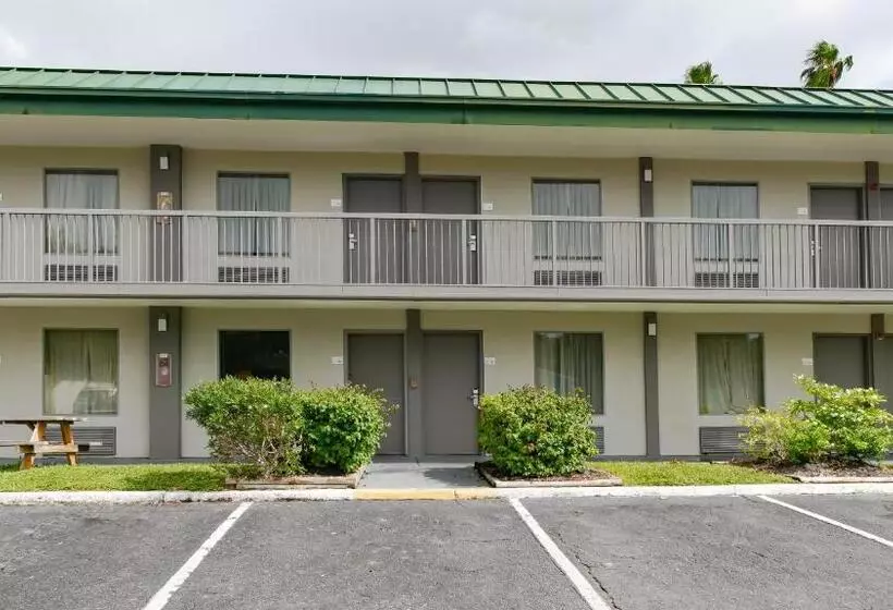 Heated Pool, Huge Tv, Waterfront Tiki Bar & Grill, Close To Beaches