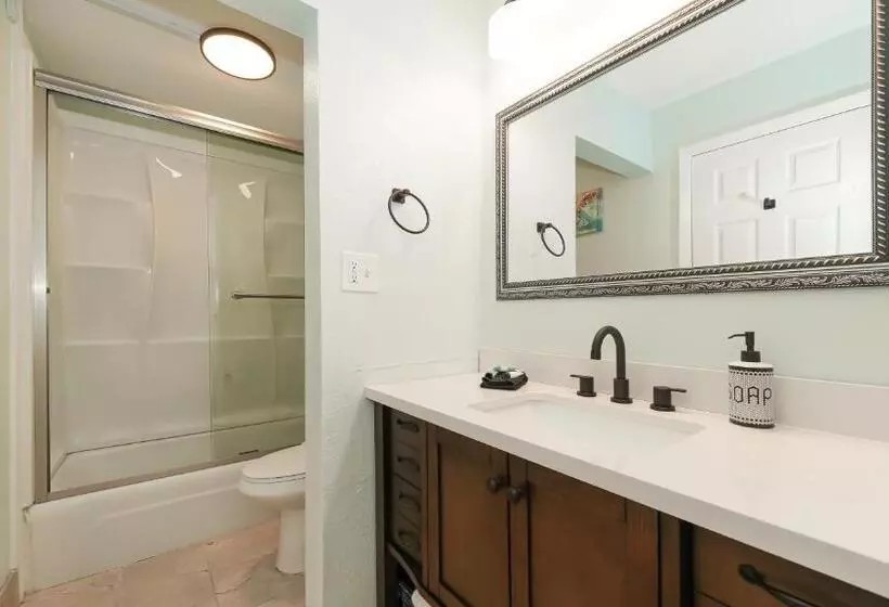 Heated Pool, Huge Tv, Waterfront Tiki Bar & Grill, Close To Beaches