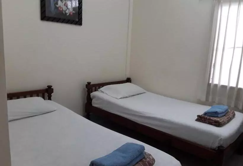 پانسیون Vitoonguesthouse2fanrooms & Aircondition