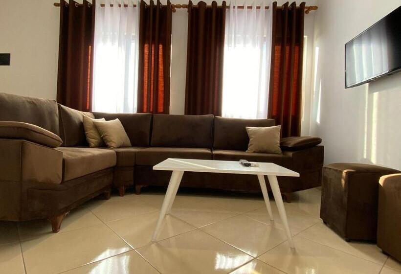 בית מלון כפרי Kaloshi