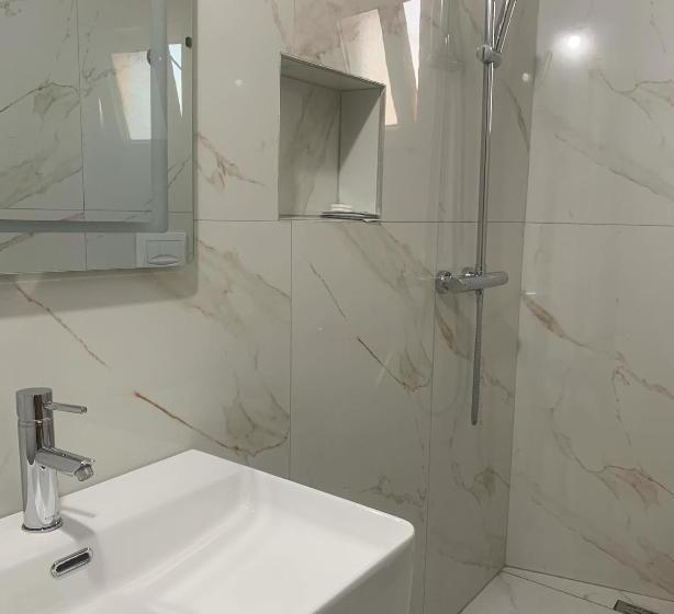 בית מלון כפרי Kaloshi