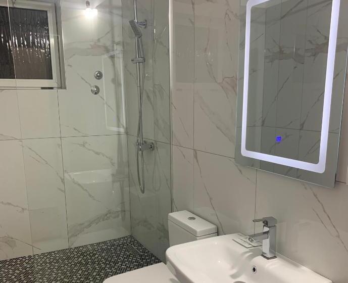 בית מלון כפרי Kaloshi