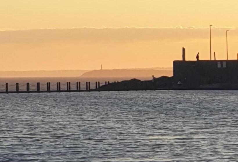 Modern Apartment With Stunning Sea View