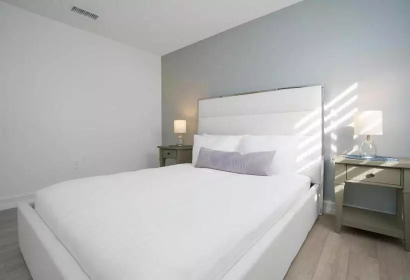 Blue Door Duplex Renovated Parking And Designed