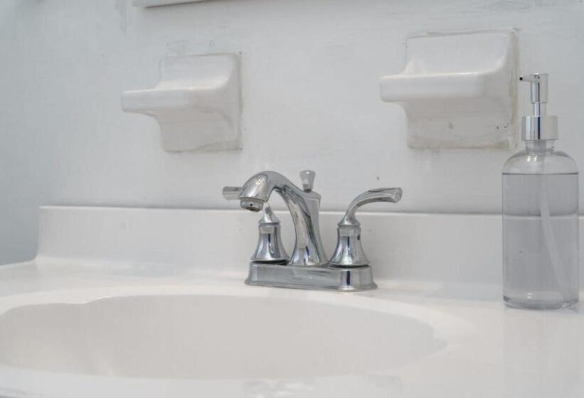 Blue Door Duplex Renovated Parking And Designed